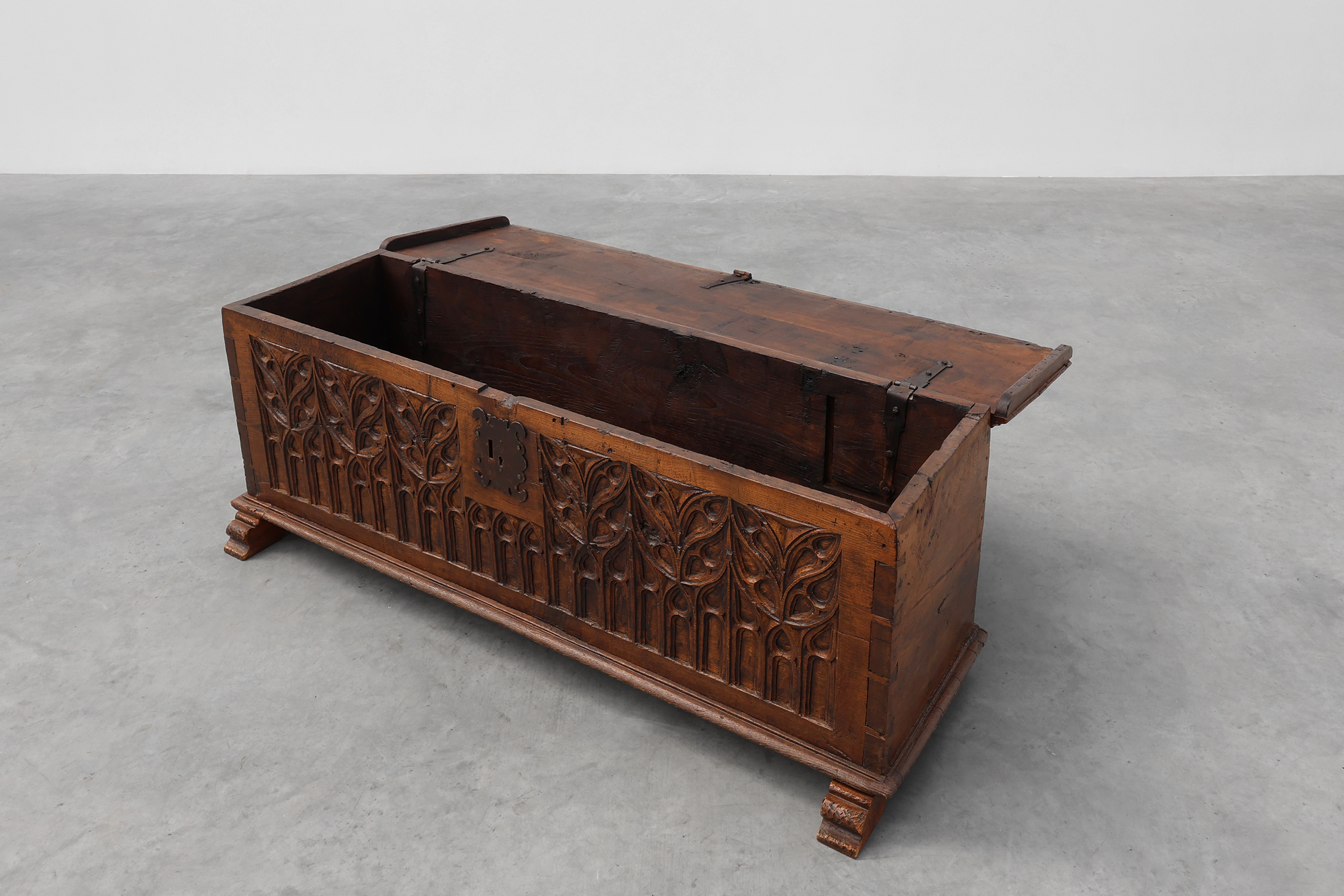 Rare Large Gothic 16th century carved solid oak chest, Francethumbnail